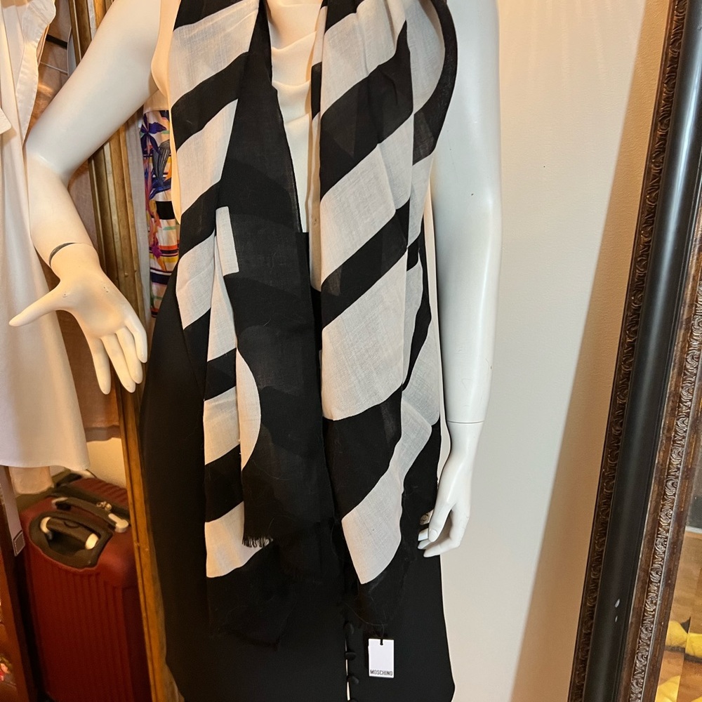 Moschino wool scarf